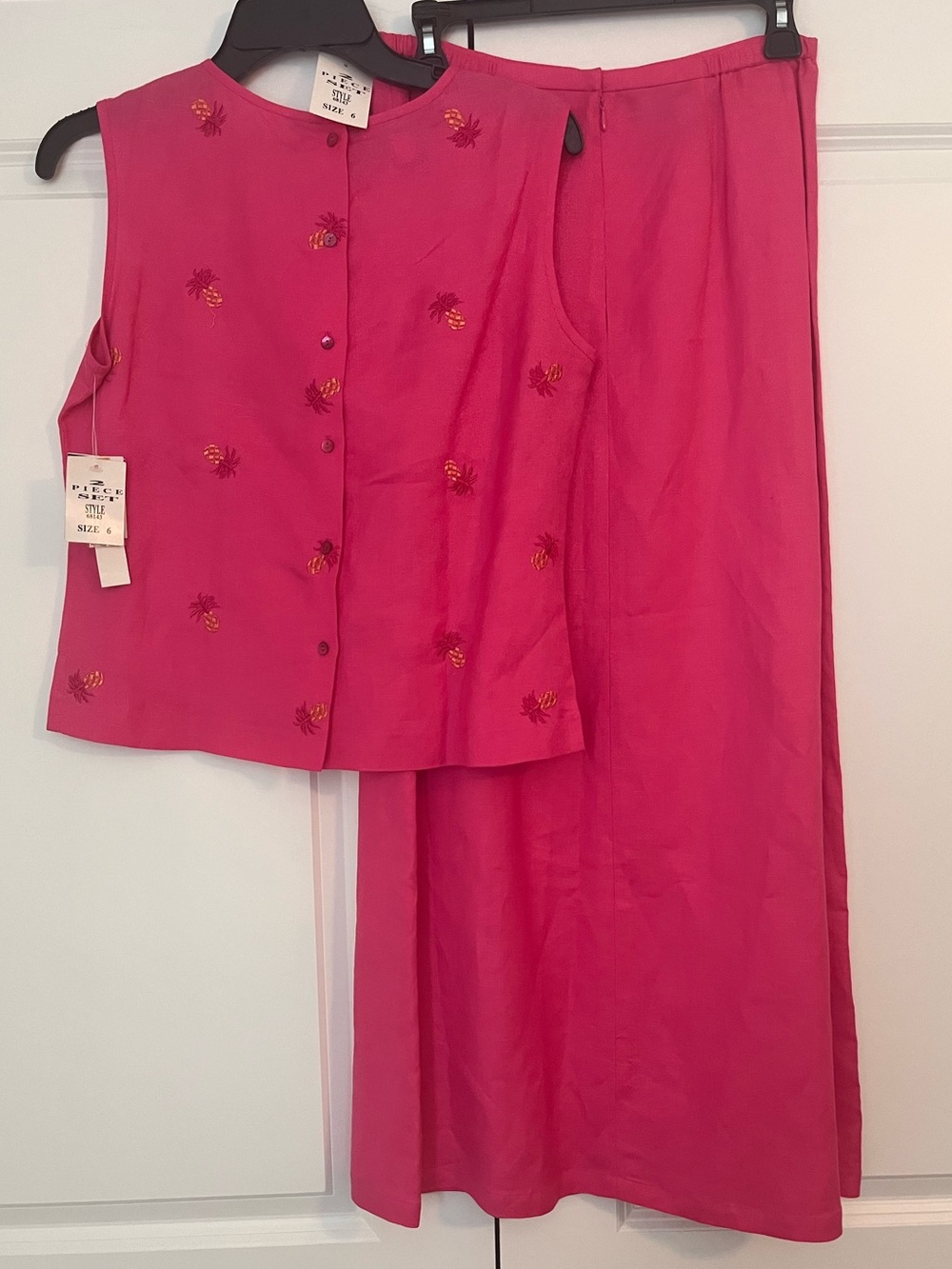 Vintage NWT Cynthia Howie for Maggy Boutique Pink Pineapple Embroidered Set